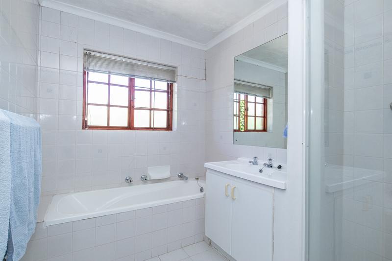 5 Bedroom Property for Sale in Constantia Western Cape